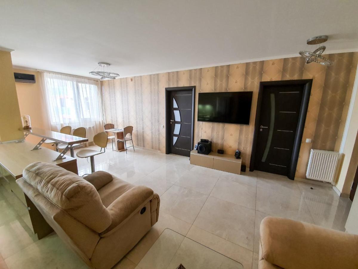 Royal Central Apartament Apartment Oradea Exterior photo