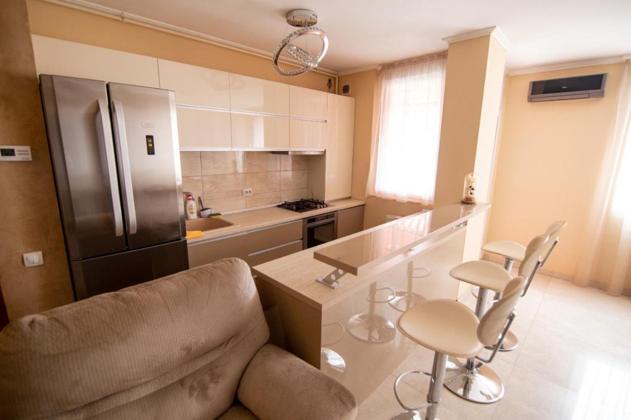 Royal Central Apartament Apartment Oradea Exterior photo